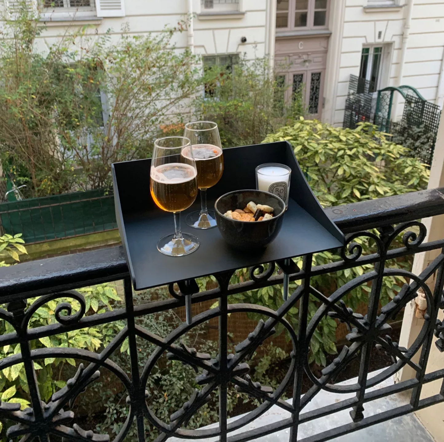 Table en acier pour balcon