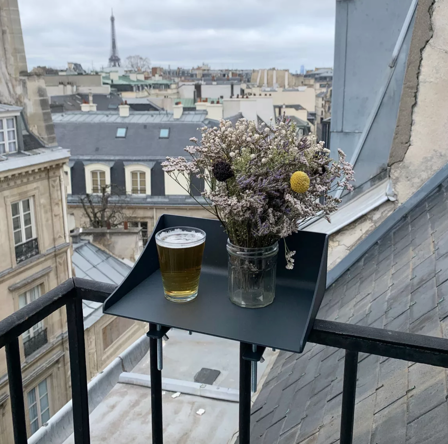 Table en acier pour balcon