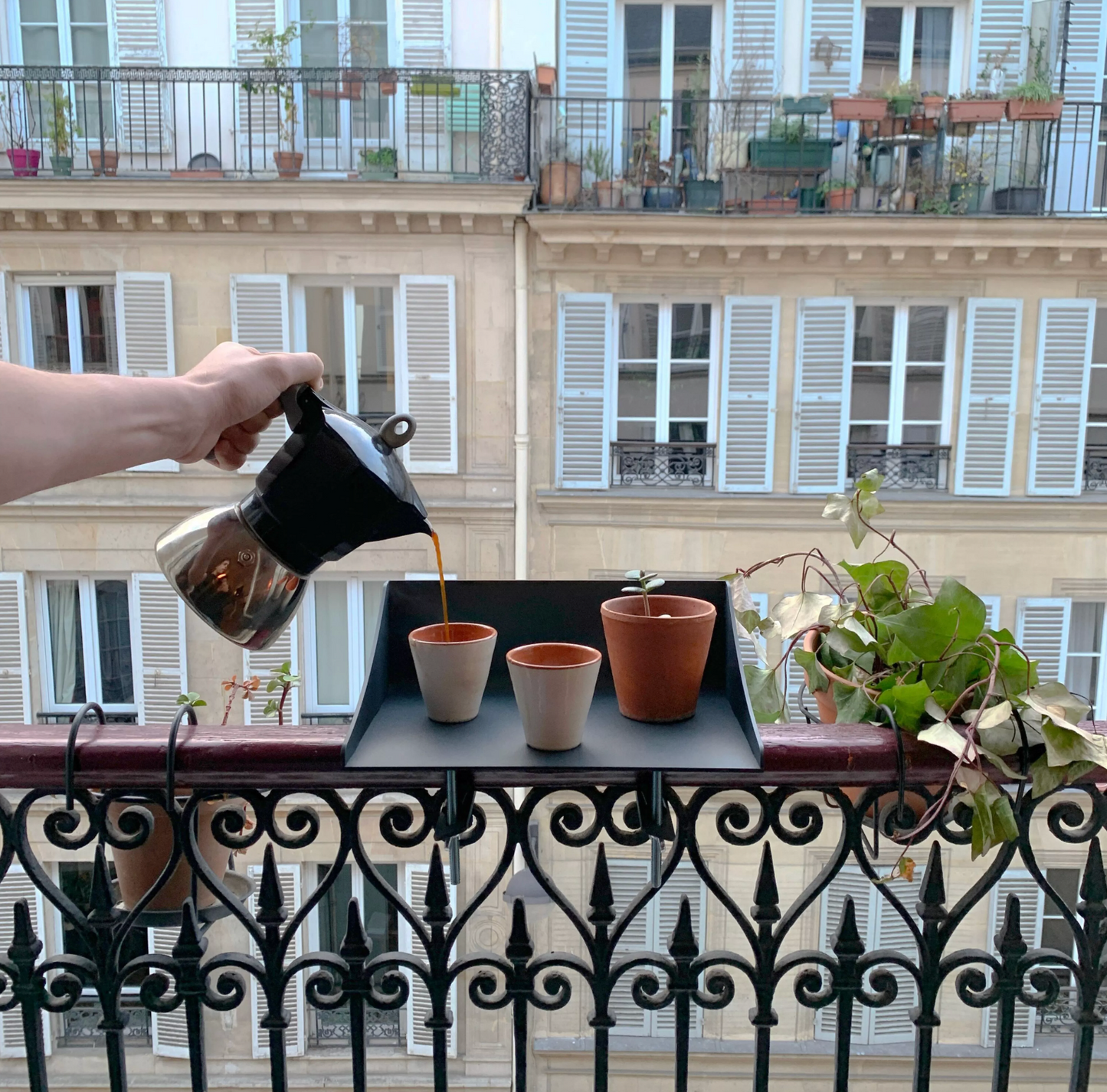 Table en acier pour balcon